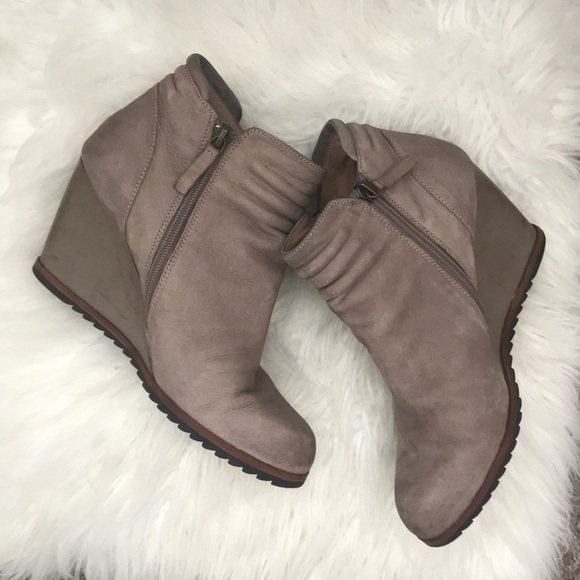 Biala Ashton leather wedge Ankle Bootie Taupe - Picture 2 of 8